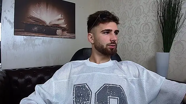KyloEast live
