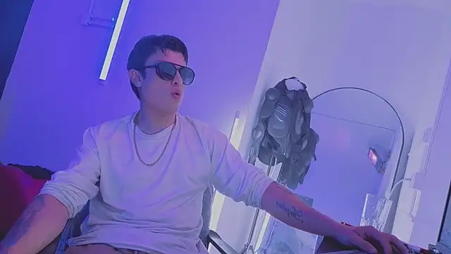 angel_still_ live