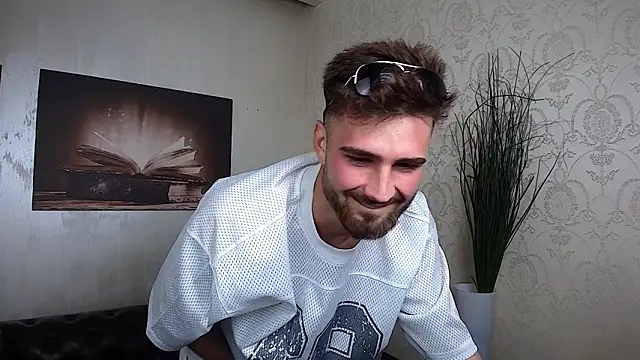 KyloEast live