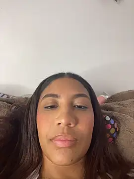 Daphnne_Curly live