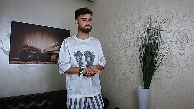 KyloEast live