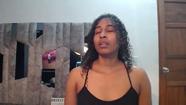 yohatinelly07 live