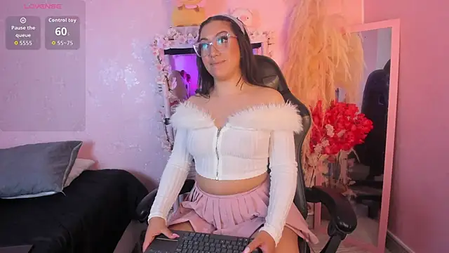 Emily_Roussee live