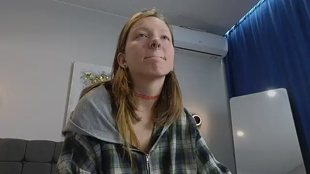 LauraLowe live