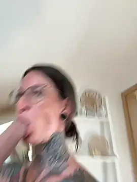 BrownieyQueen live