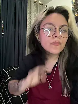 NaylaVelvet live