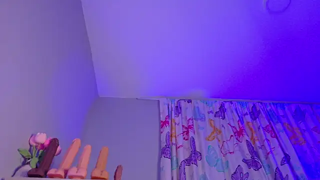 NicolleTaylor live