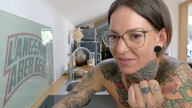 BrownieyQueen live