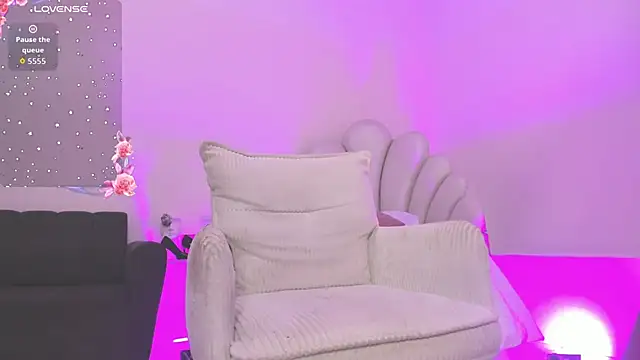 IzzyHiltton_ live