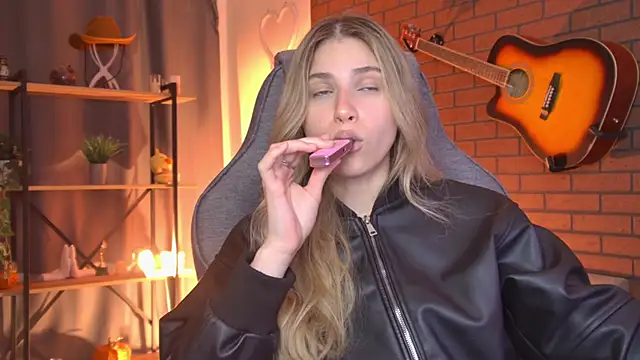 EllieCutes live