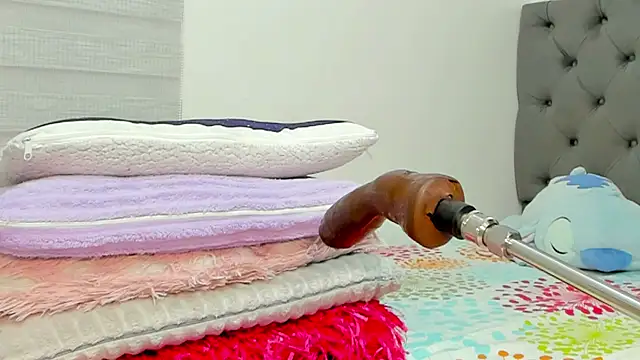 Elizabeth_18_ live
