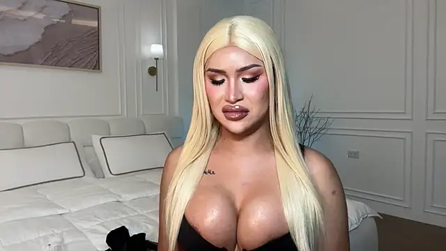 Your_Majesty_Tyra live
