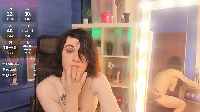 MickeQuinee live