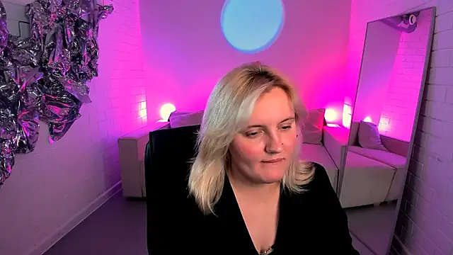 KathyBriggs live