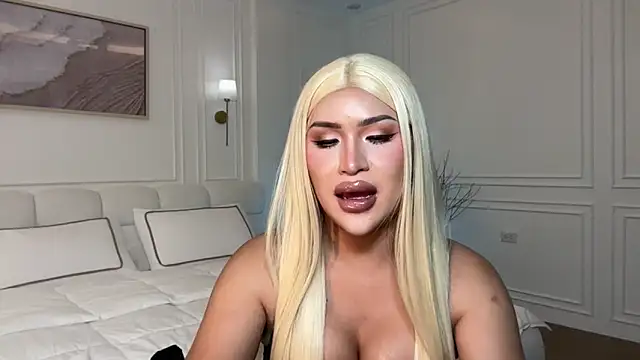 Your_Majesty_Tyra live