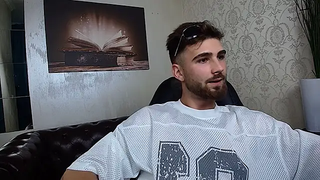 KyloEast live
