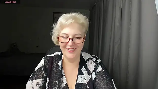 Mary-Leee live
