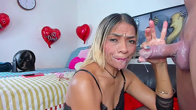 Angeline_focus live