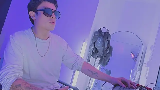 angel_still_ live