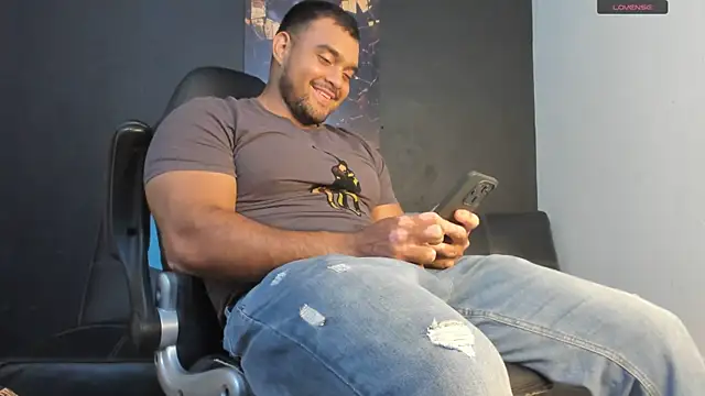 Big_furry_bear13 live