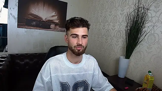 KyloEast live