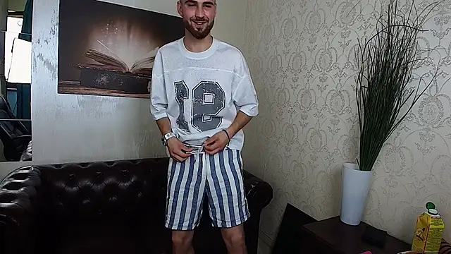 KyloEast live