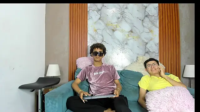 VERY_HOT_GUYS live