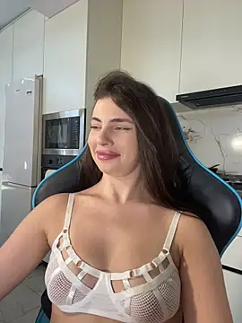 CurlyLara live