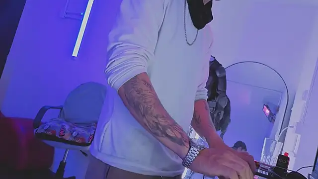 angel_still_ live