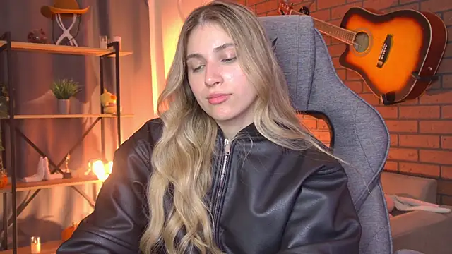 EllieCutes live