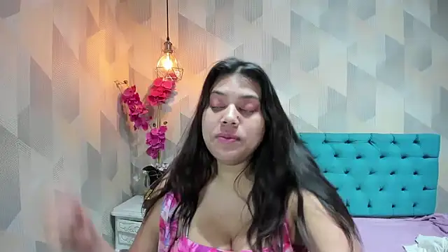 LindaBreeS live