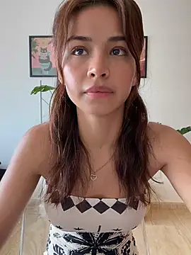 Adriennesexxx live