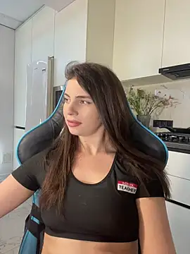 CurlyLara live