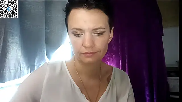 HotMamaQueen234 live