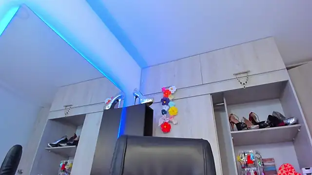 BellaFlaming live