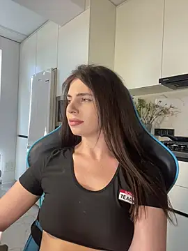 CurlyLara live