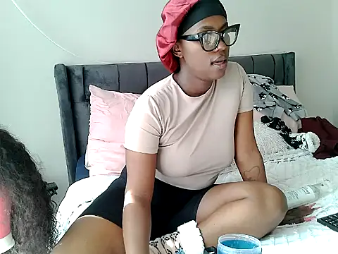 MissLaToYa live