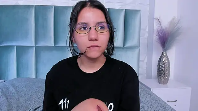 HollyPeach live