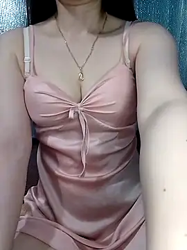 LeanaLy live