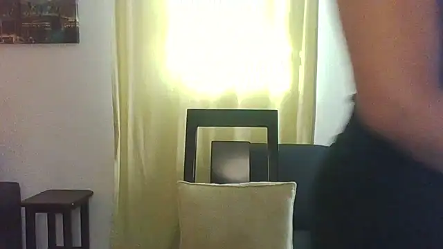 thekelliecapri live