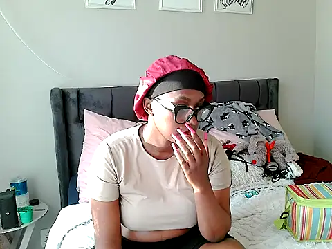MissLaToYa live