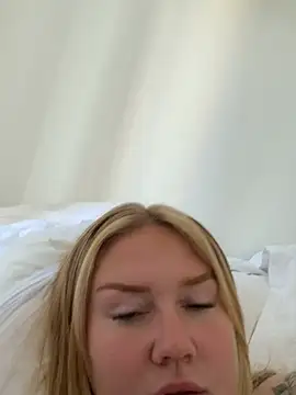 Scarlett-Knight live