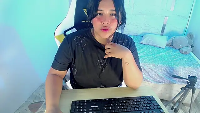 Dakota_big live
