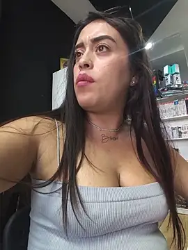 MissNyraSecret live