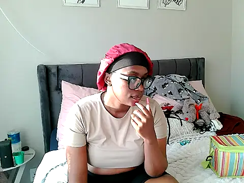 MissLaToYa live