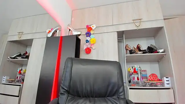 BellaFlaming live
