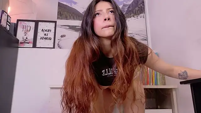 Adrianna5_ live