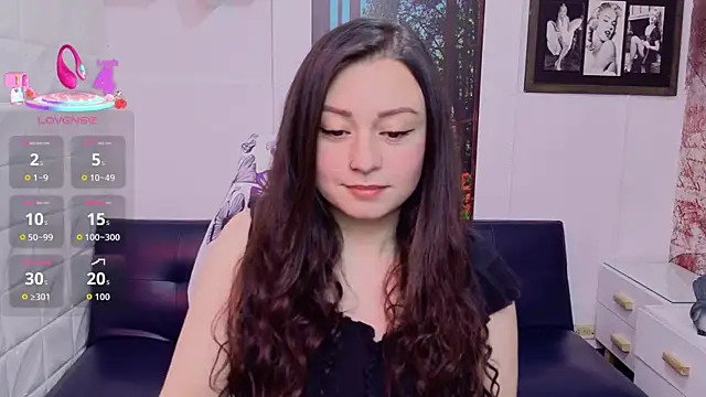 Eva_Roussell live