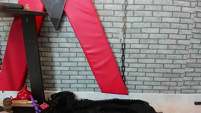 hillary_bigbutt live