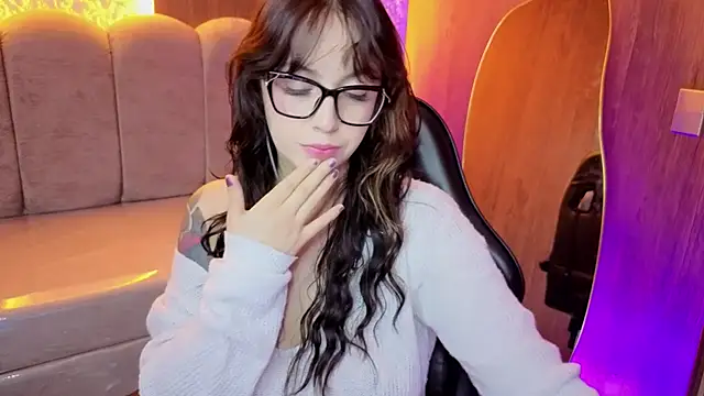 Hela_v live